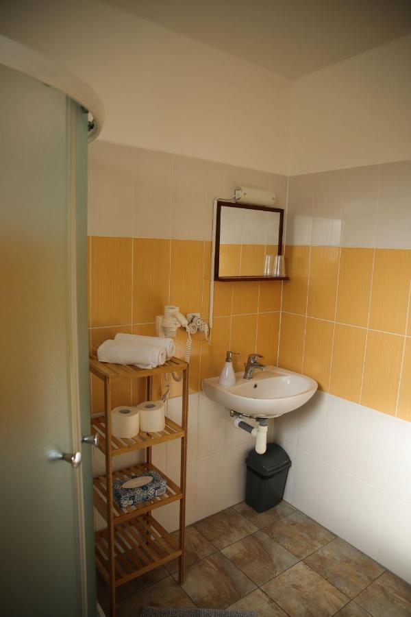 Penzion Amfík Bukovina Popovice  Exterior foto