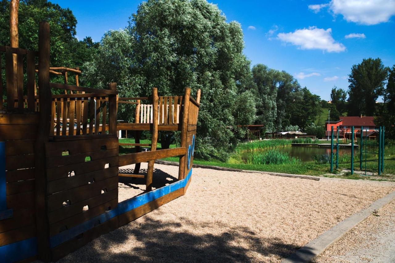 Penzion Amfík Bukovina Popovice  Exterior foto