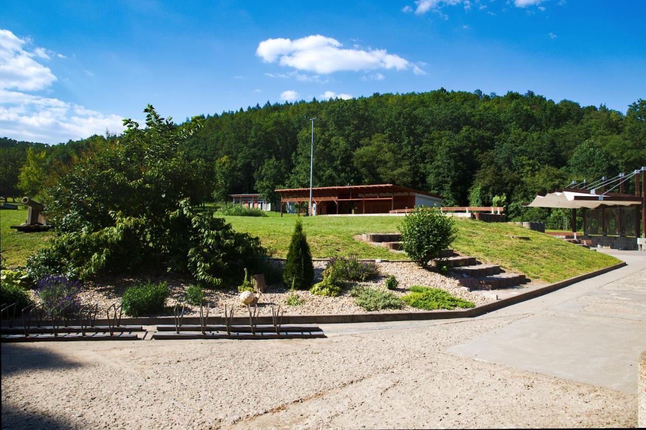 Penzion Amfík Bukovina Popovice  Exterior foto